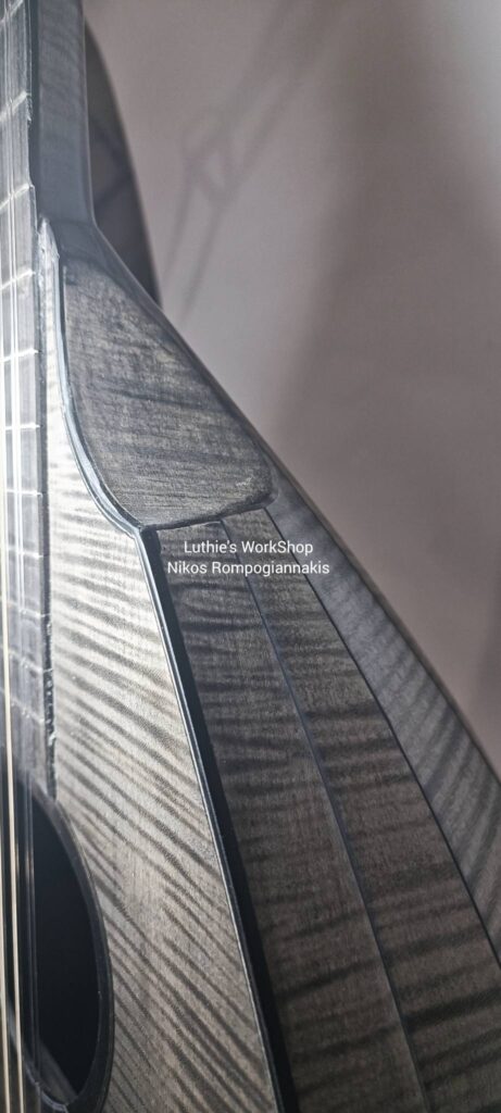 Κρητικό Λαούτο με διπλό καπακι απο Σγουρό Ασφένδαμο-με Cat away